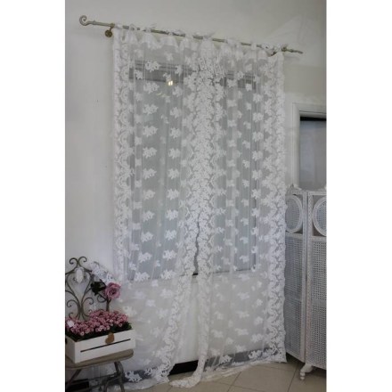 Tenda shabby chic in pizzo Versailles di Chez Moi, colore bianco, misura 135x300 cm. Vista frontale
